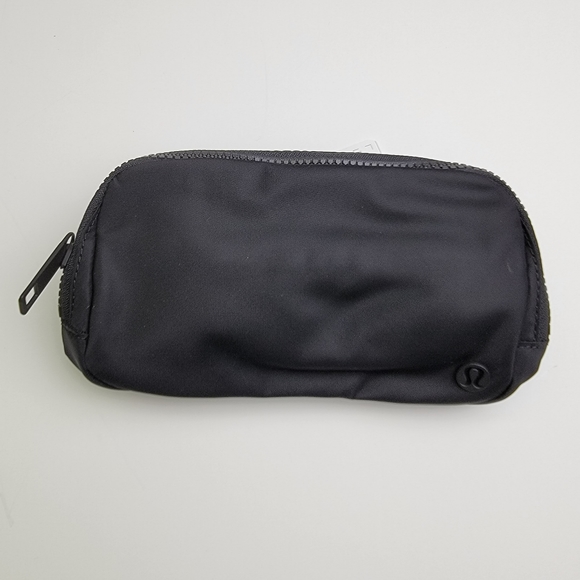 Lululemon Everywhere Belt Bag - Picture 3 of 4